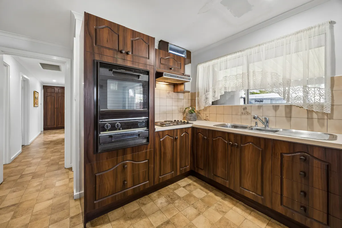 31 Mitchell Avenue — photo 11 of 25