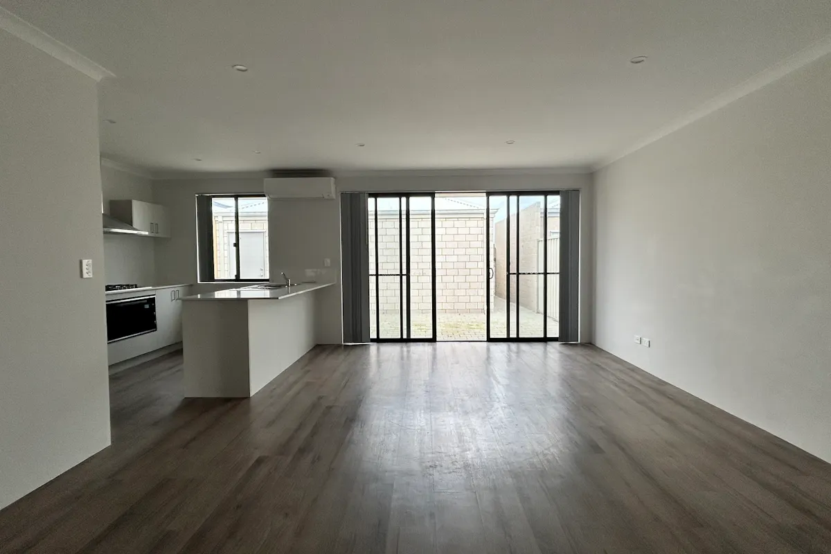 8B Andromeda Road — photo 2 of 11