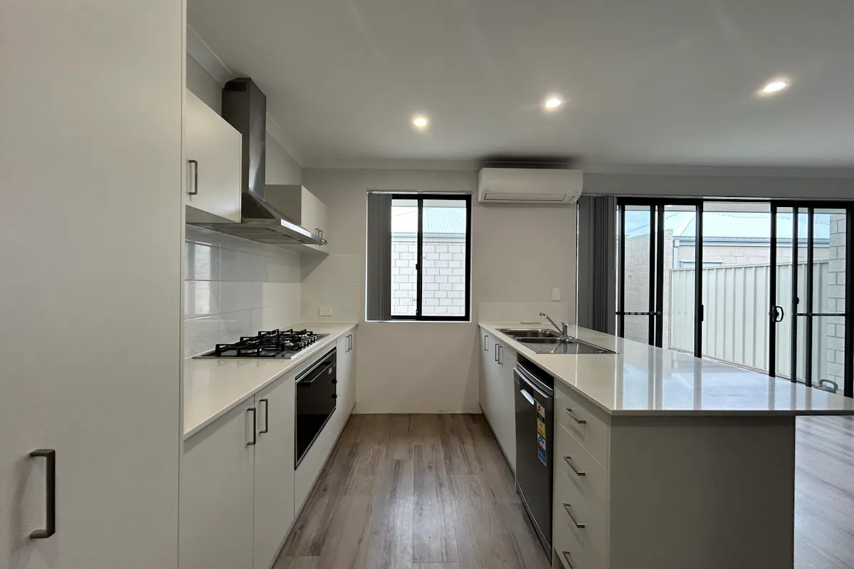 8B Andromeda Road — photo 4 of 11