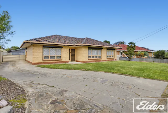 90 Bay Road — photo from Elders Real Estate Victor Harbor
