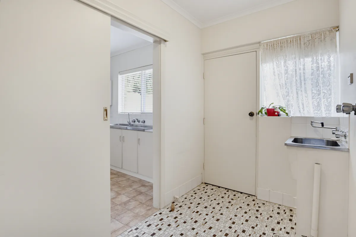 5/3 Giles Street — photo 18 of 21