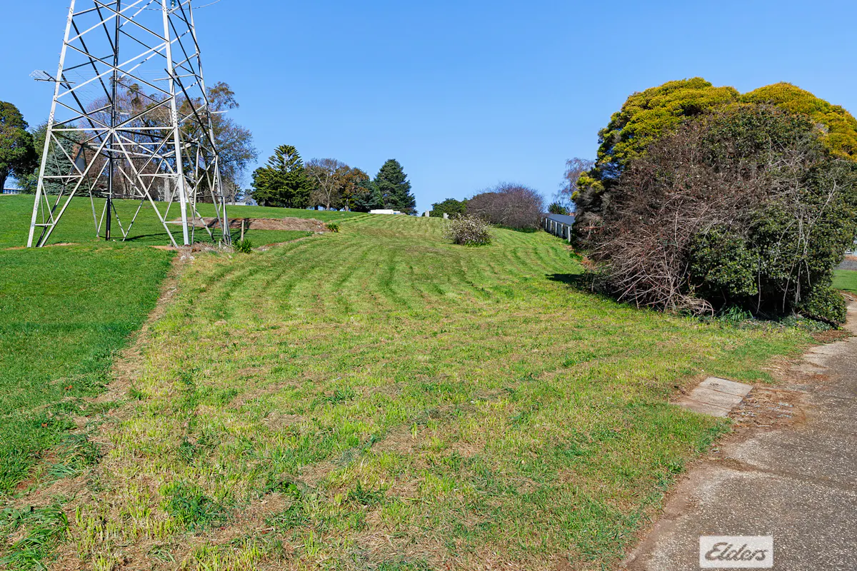 11-16/1 Atkins Drive — photo 12 of 15