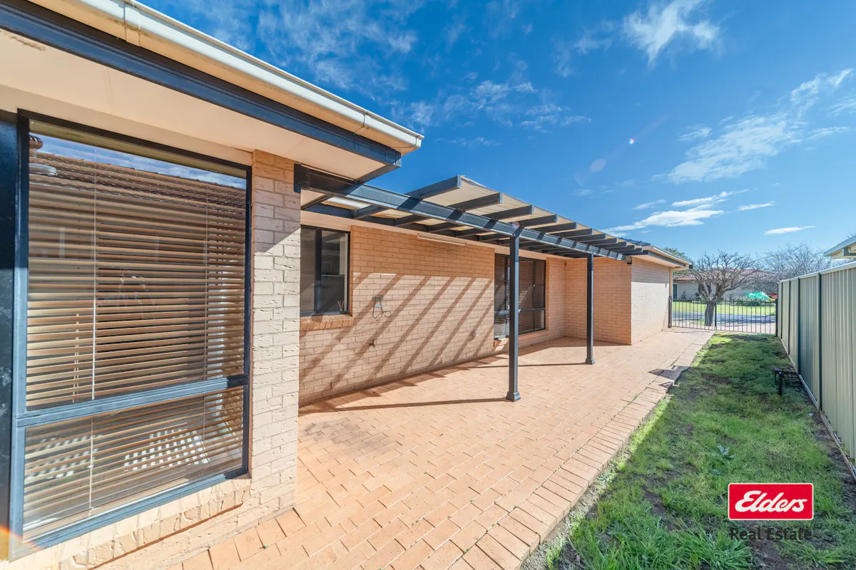 18 Castlereagh Avenue — photo 13 of 15