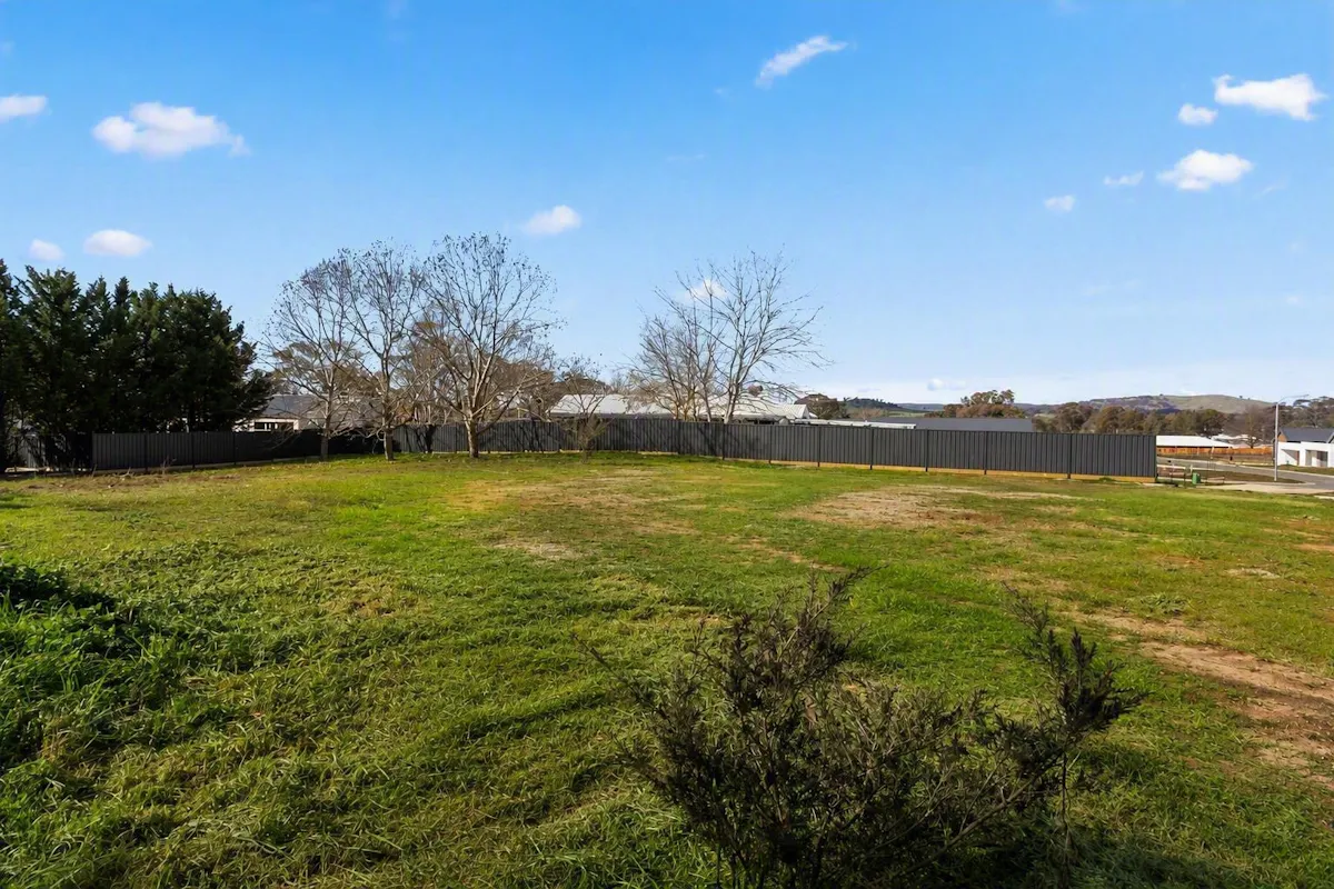 23 Oak Grove — photo 2 of 5