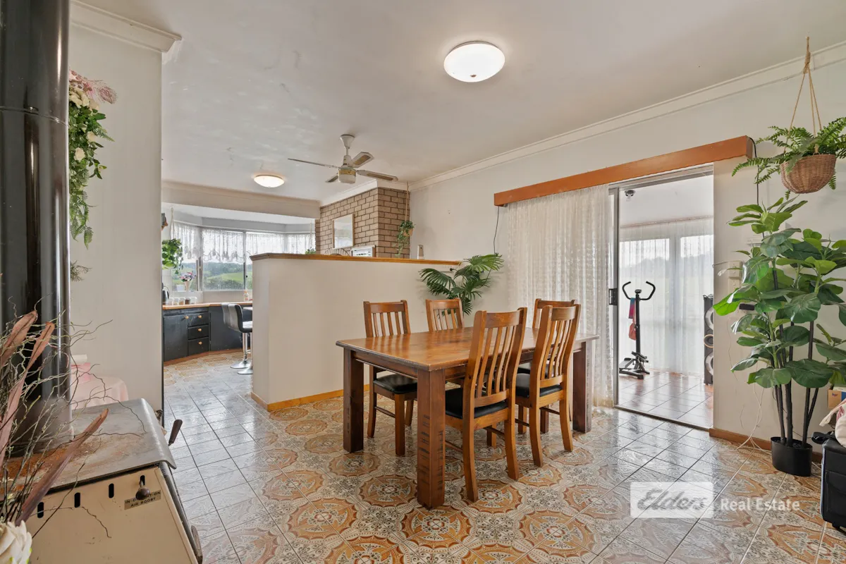 21155 South Western Highway — photo 9 of 29