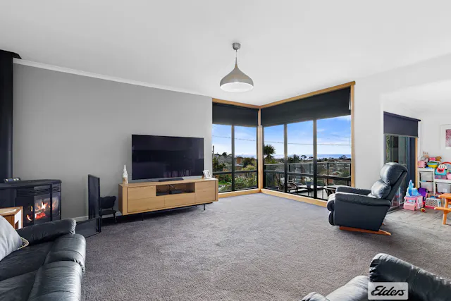 137 West Park Grove — photo from Elders Real Estate Burnie