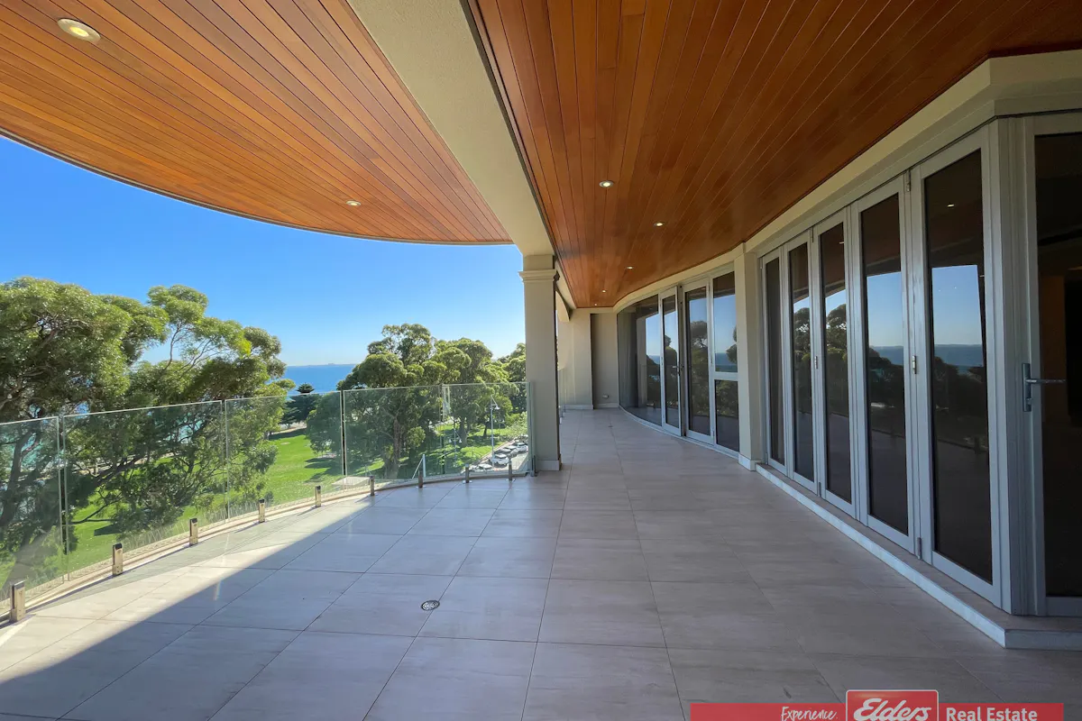 7/3 Rockingham Beach Road — photo 3 of 8
