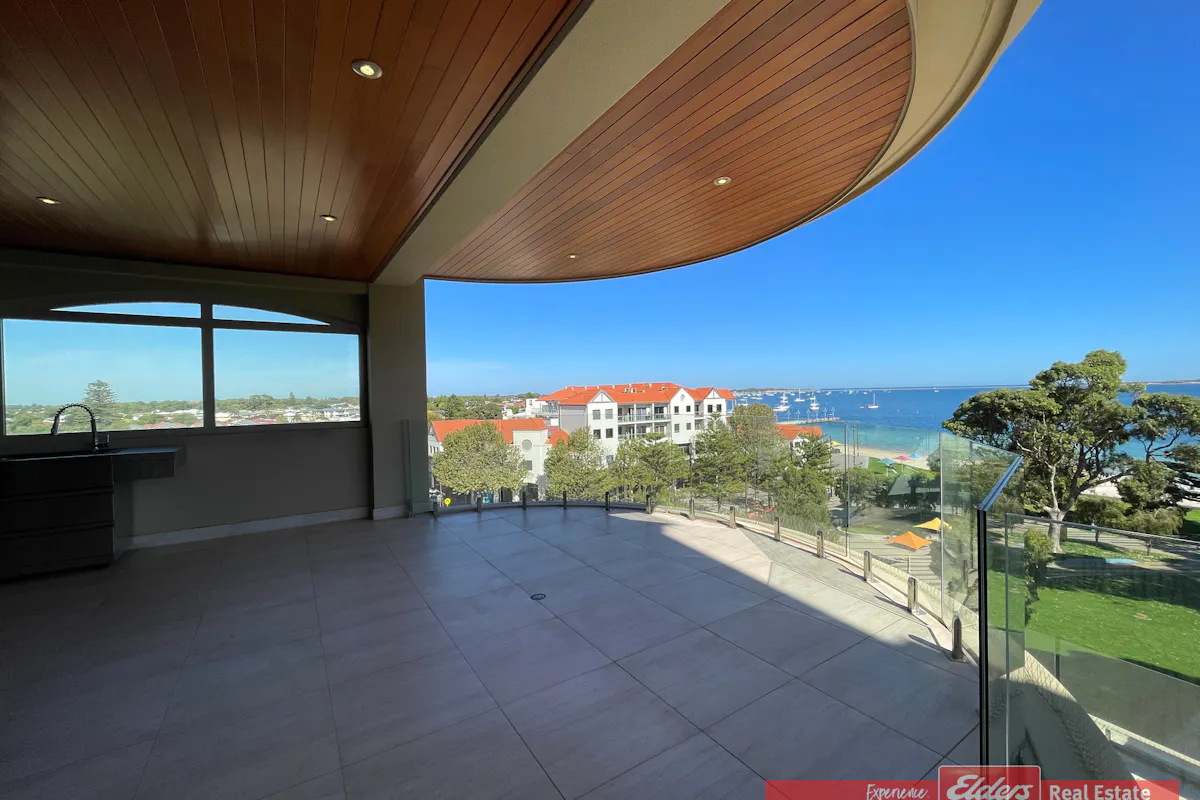 7/3 Rockingham Beach Road — photo 2 of 8