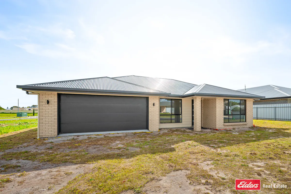 20 Trevor Drive — photo 2 of 19