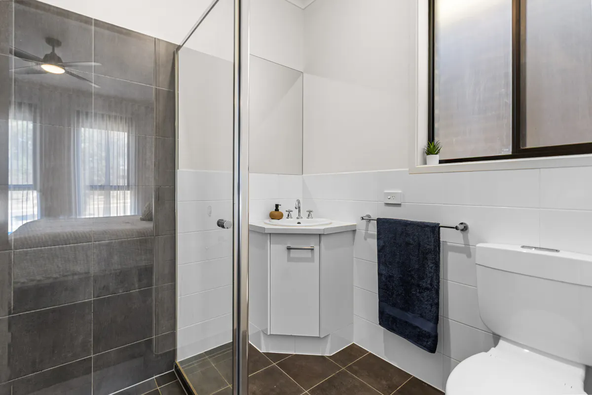 17 Henderson Street — photo 4 of 24