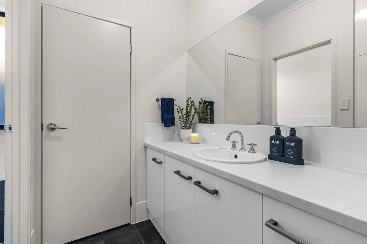 17 Henderson Street — photo 18 of 24