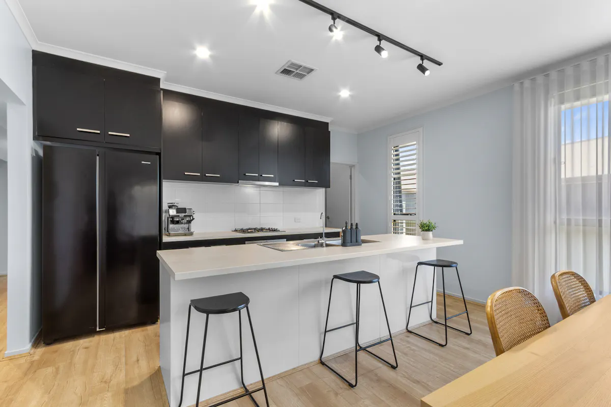 17 Henderson Street — photo 5 of 24