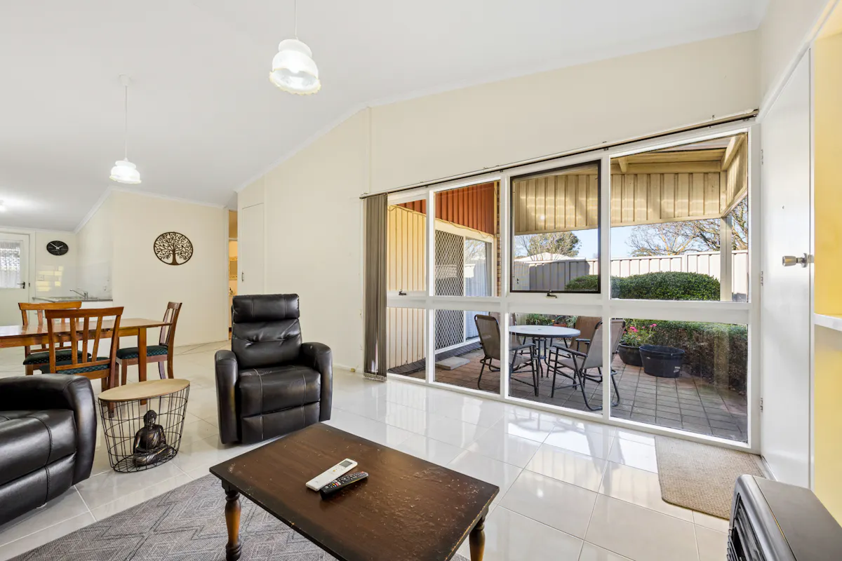 1/12 Monash Crescent — photo 6 of 15