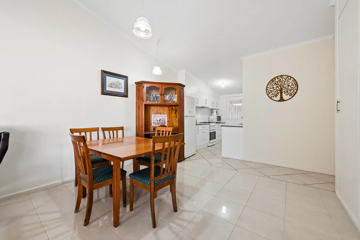 1/12 Monash Crescent — photo 3 of 15
