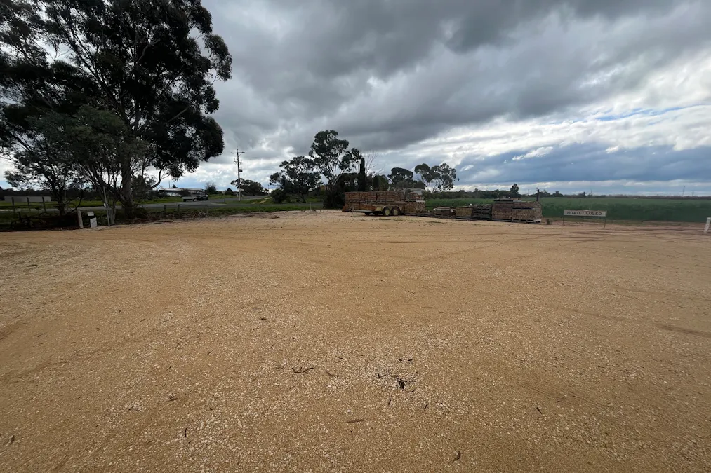 8 Kingsbury Road, Loxton, SA, 5333 - Image 12