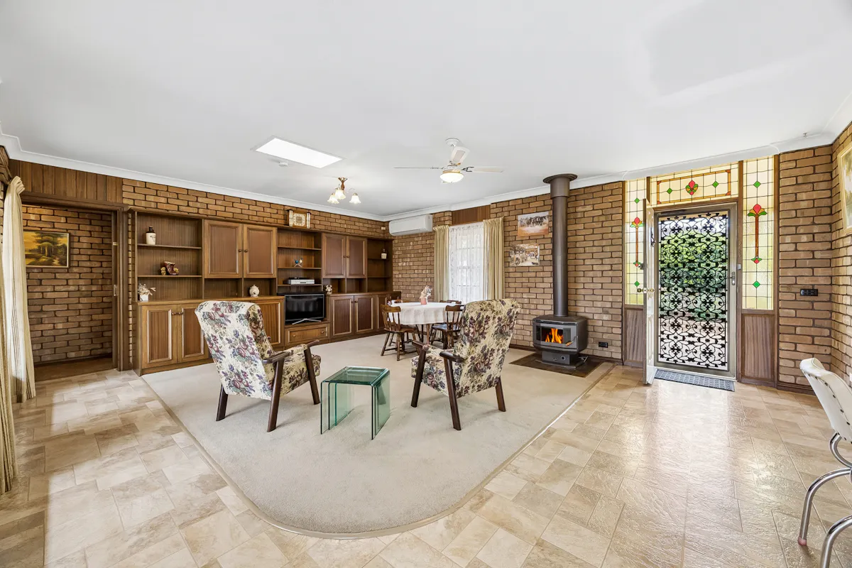 72 Leslie Street — photo 3 of 25