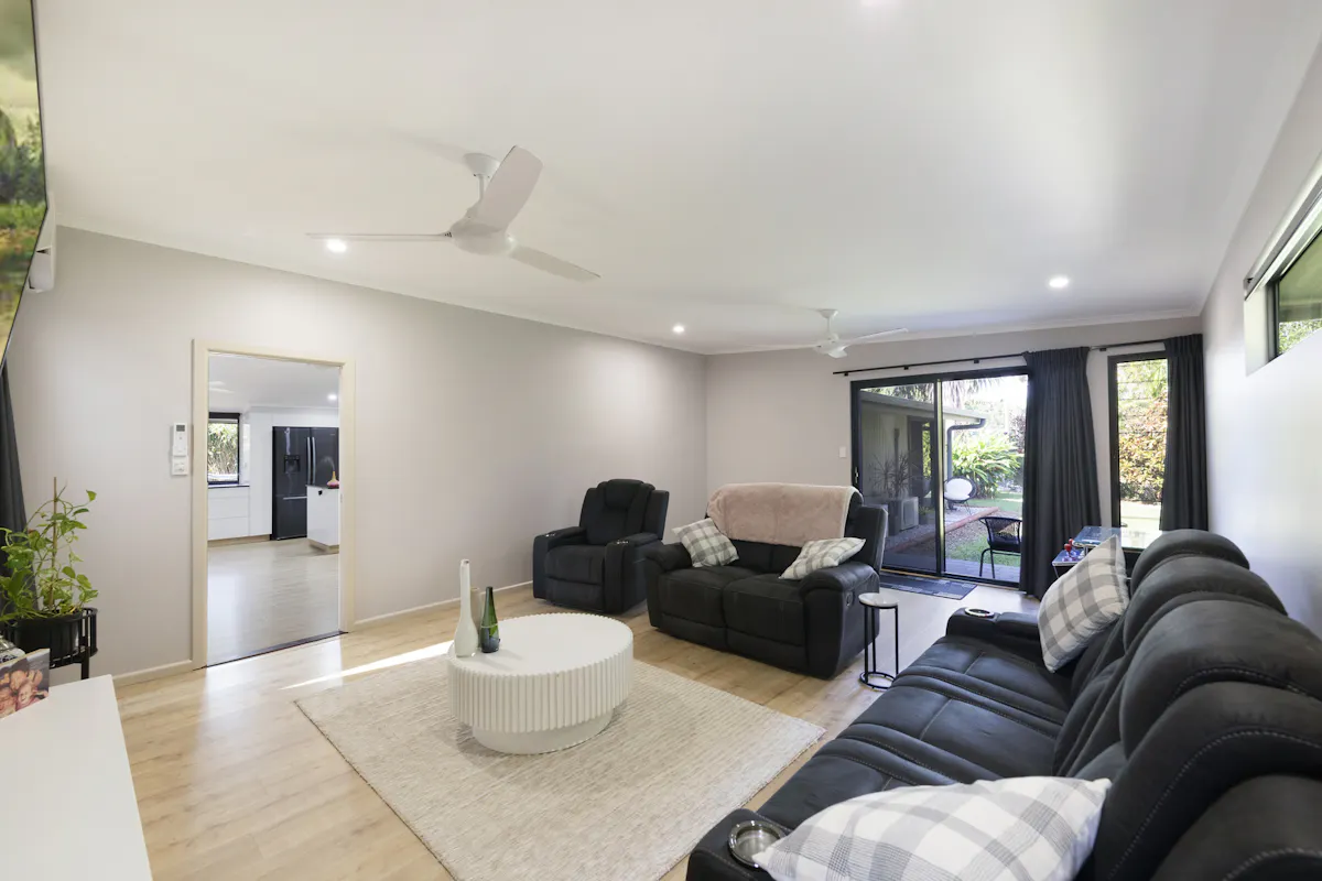 11 Aubrey Street — photo 2 of 29