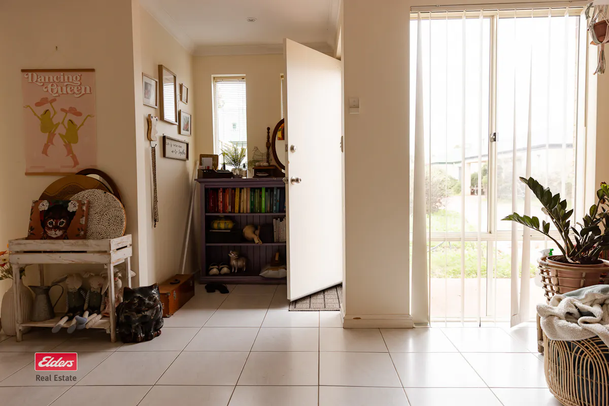 19B Cowan Way — photo 6 of 19