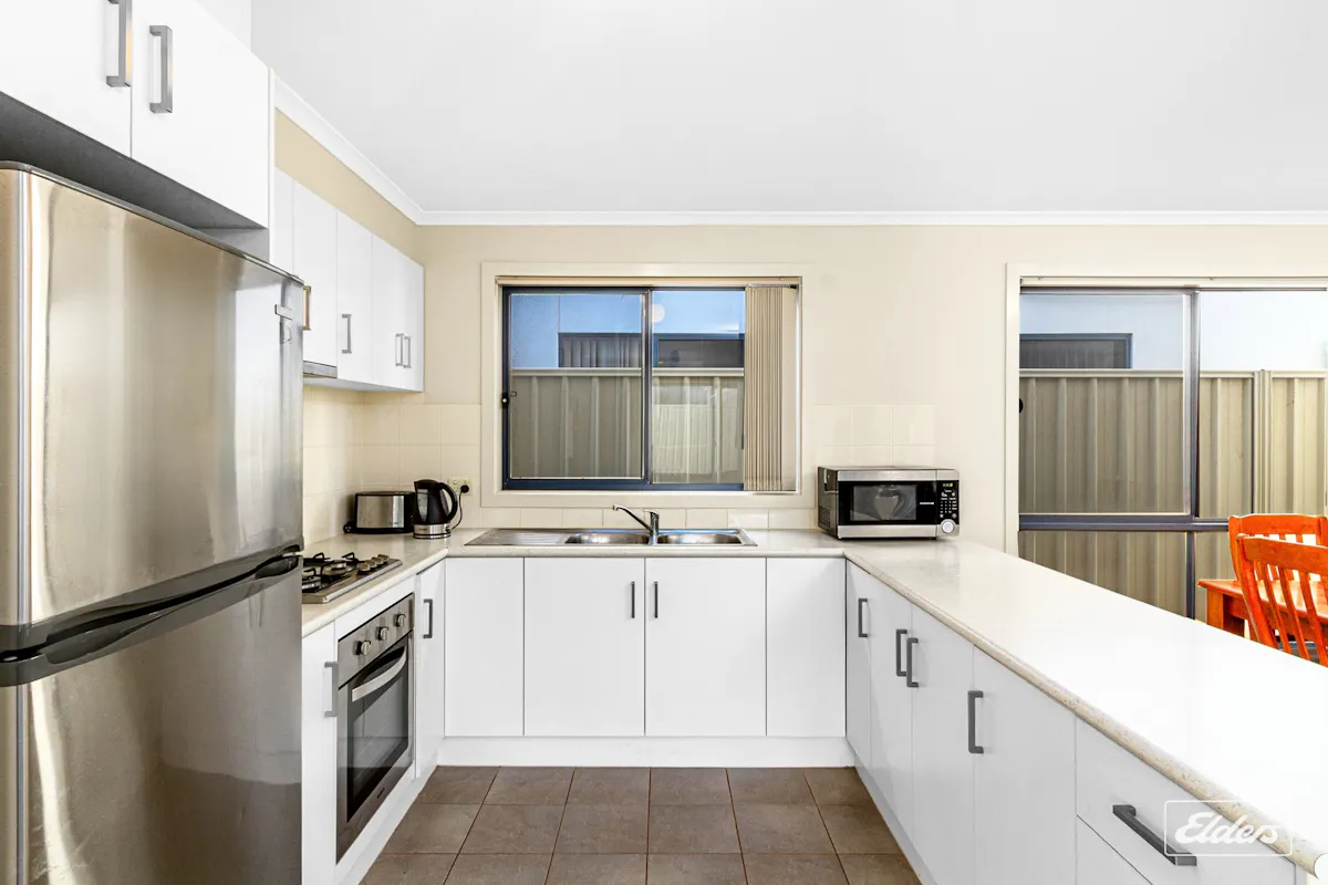 4 Barrie Robran Gate — photo 4 of 25