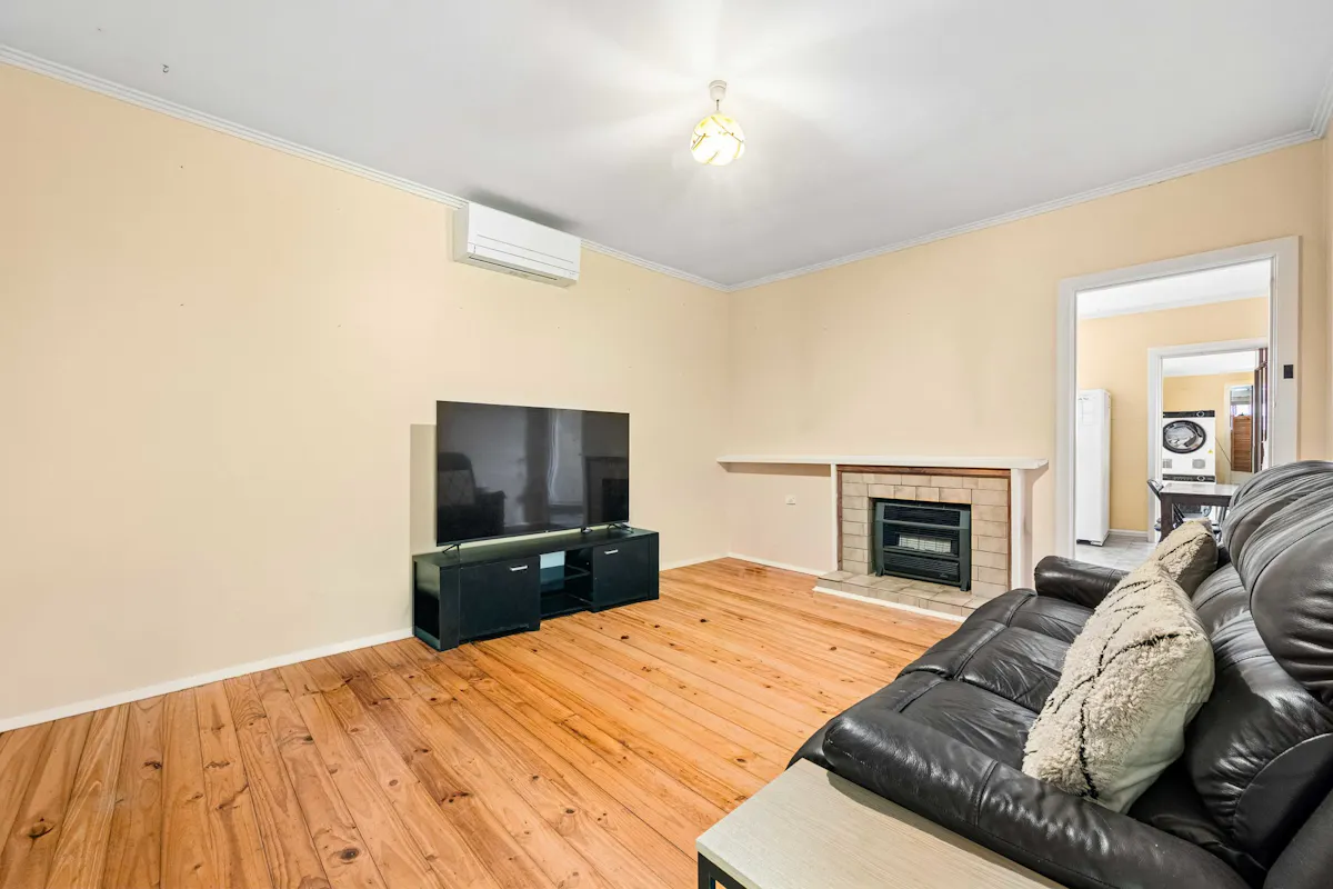 5 Pearce Crescent — photo 4 of 14