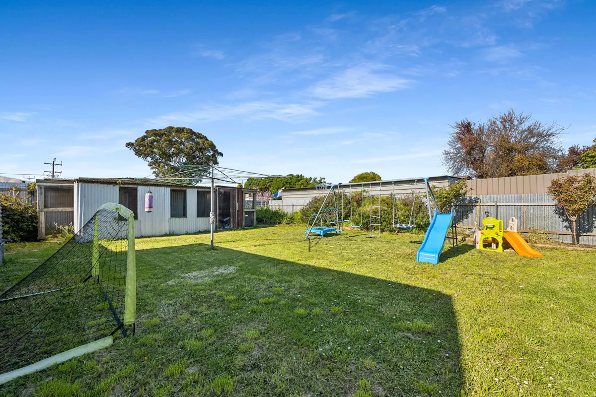 5 Pearce Crescent — photo 11 of 14
