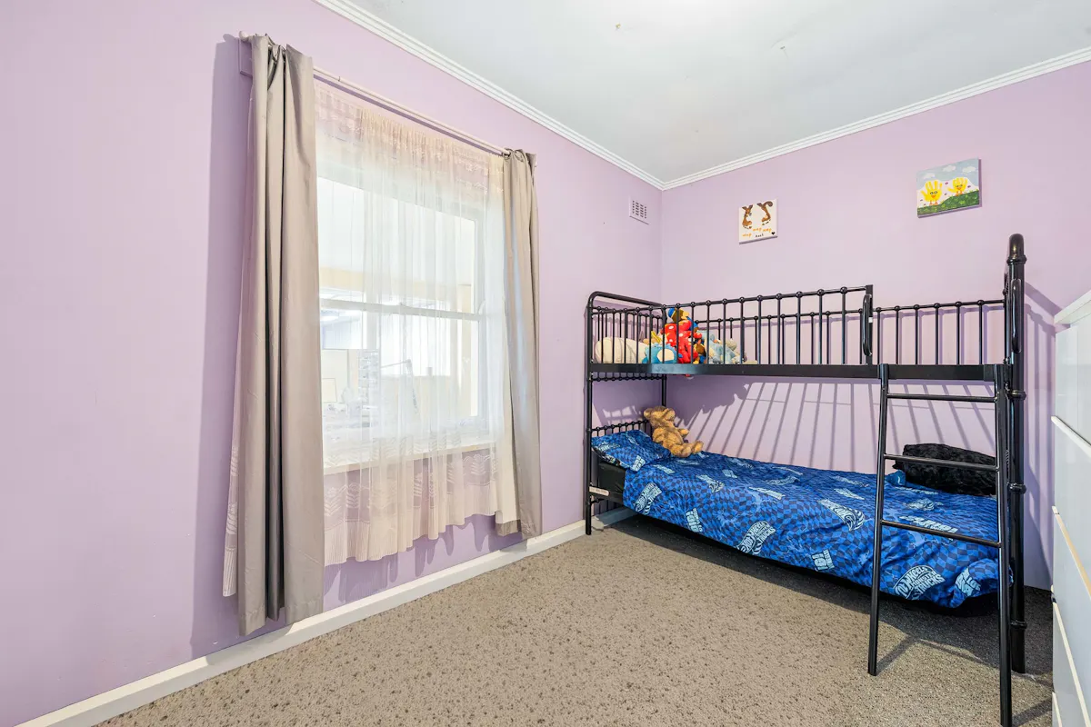 5 Pearce Crescent — photo 7 of 14
