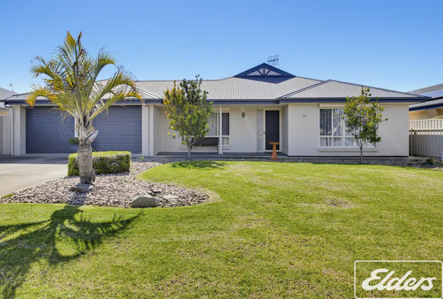 48 Arcadia Avenue — photo from Elders Real Estate Victor Harbor