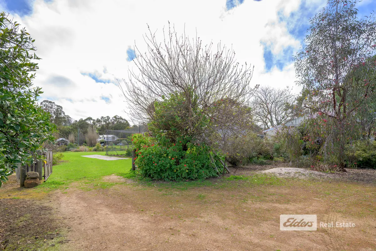 166 South Western Highway — photo 4 of 8