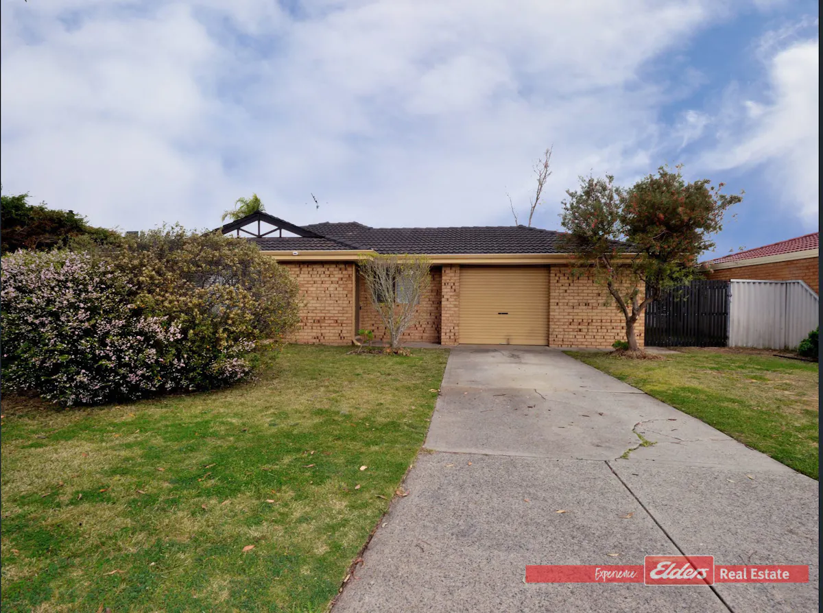 7 Woodbridge Drive — photo 3 of 28