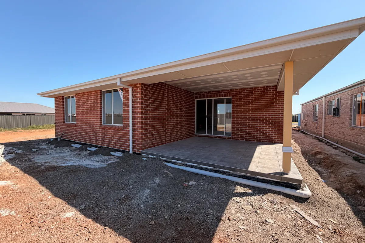 78 Stream Avenue — photo 2 of 4