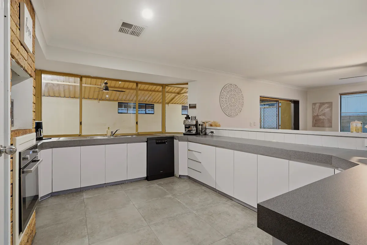 28 Yanrey Street — photo 15 of 30