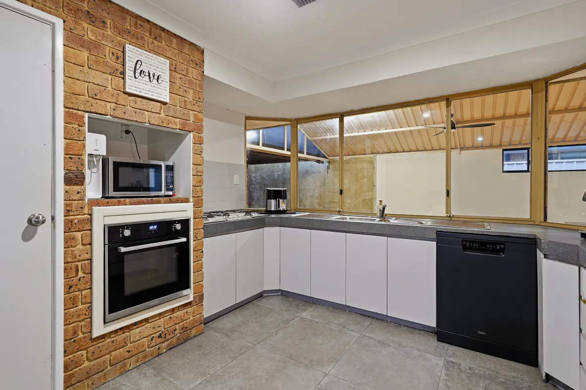 28 Yanrey Street — photo 14 of 30