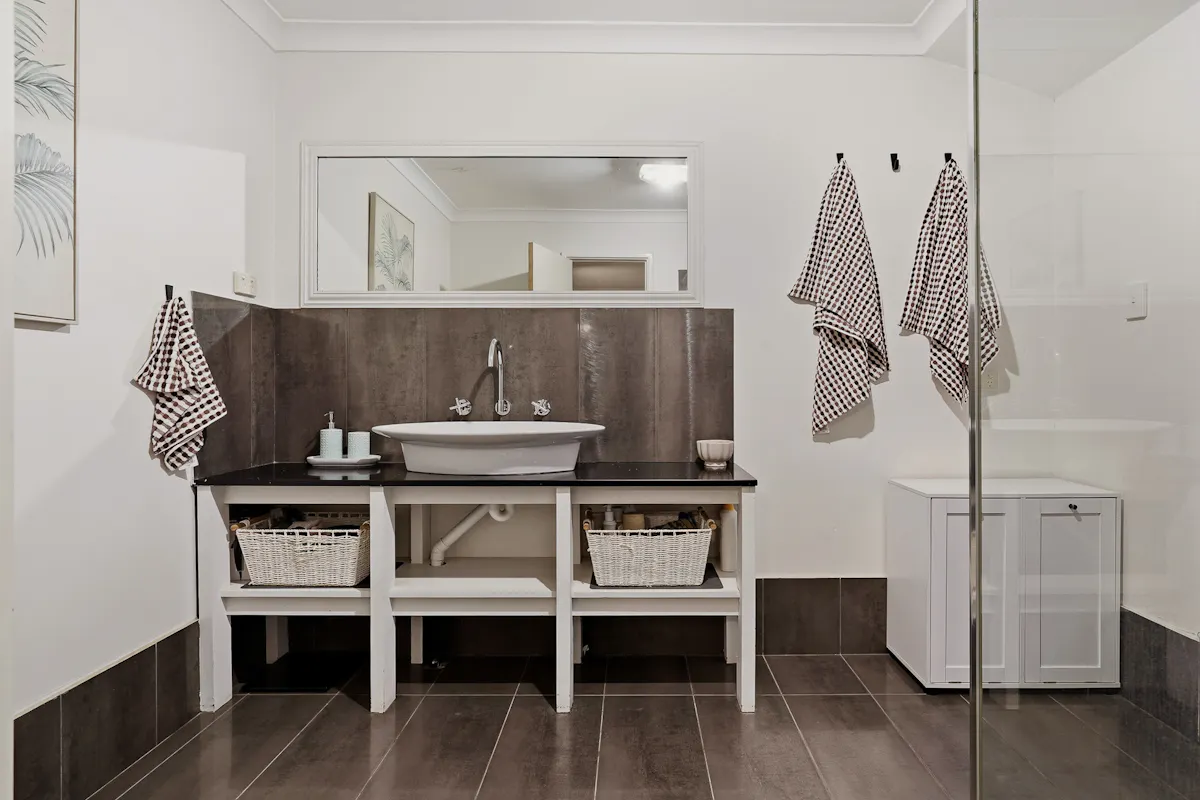 28 Yanrey Street — photo 10 of 30