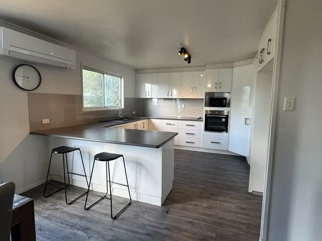 6 Naughtin Street — photo 3 of 15