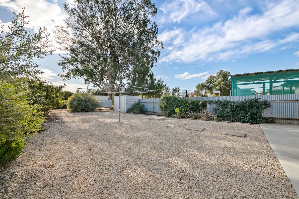 21 & 22 Trenaman Crescent — photo 11 of 12