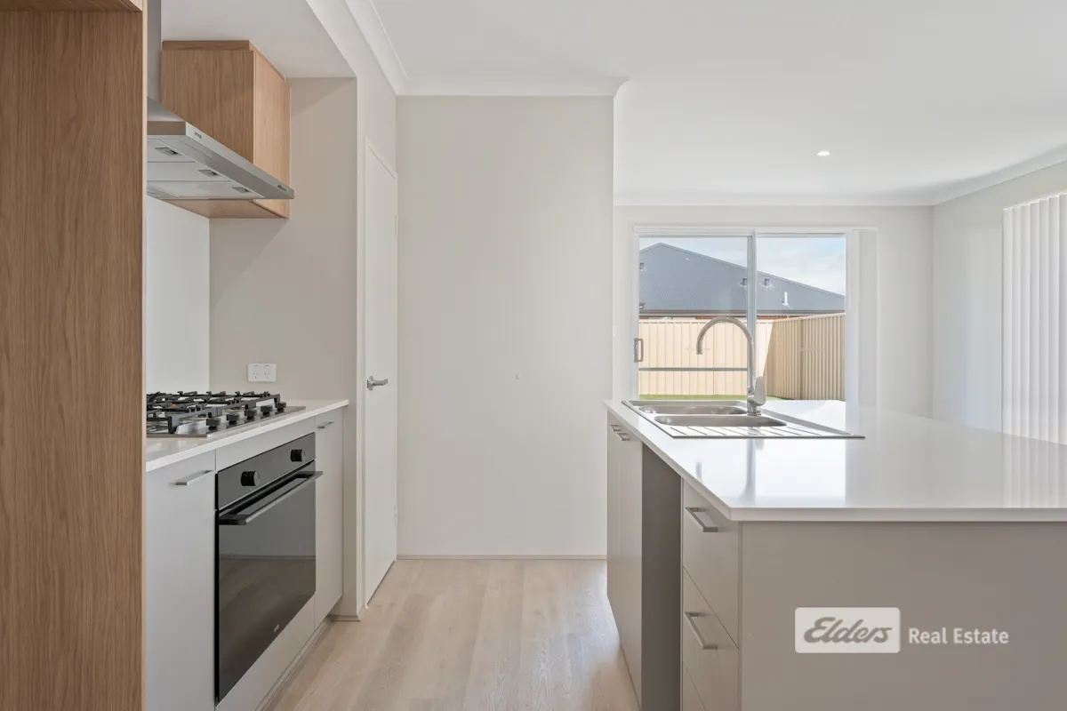 24 Neslite Road — photo 3 of 11