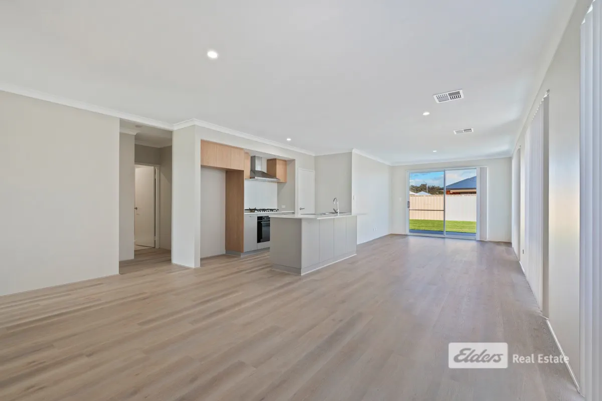 24 Neslite Road — photo 4 of 11