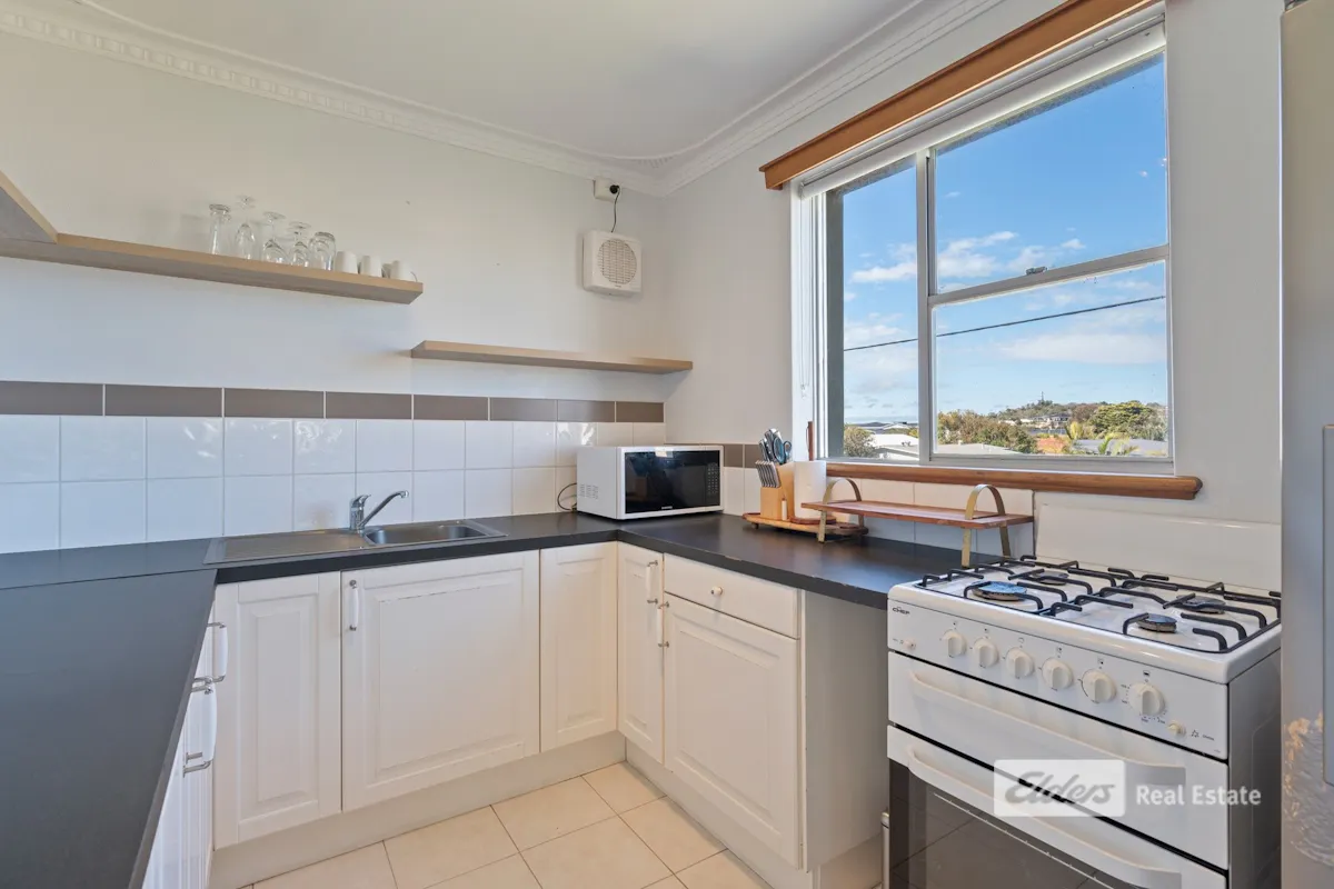 6/3 Holywell Street — photo 4 of 10