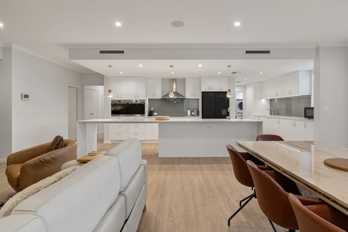 56 Gloucester Crescent — photo 4 of 30