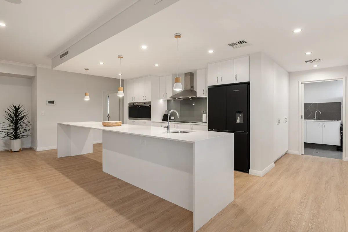56 Gloucester Crescent — photo 5 of 30