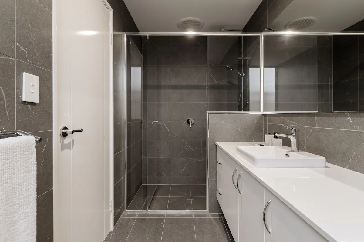 56 Gloucester Crescent — photo 13 of 30