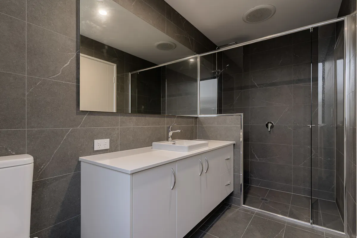 56 Gloucester Crescent — photo 15 of 30