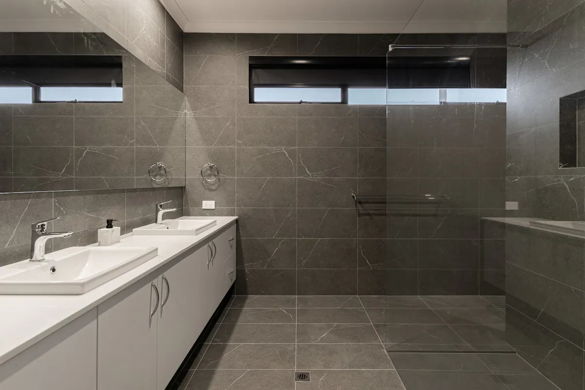 56 Gloucester Crescent — photo 17 of 30