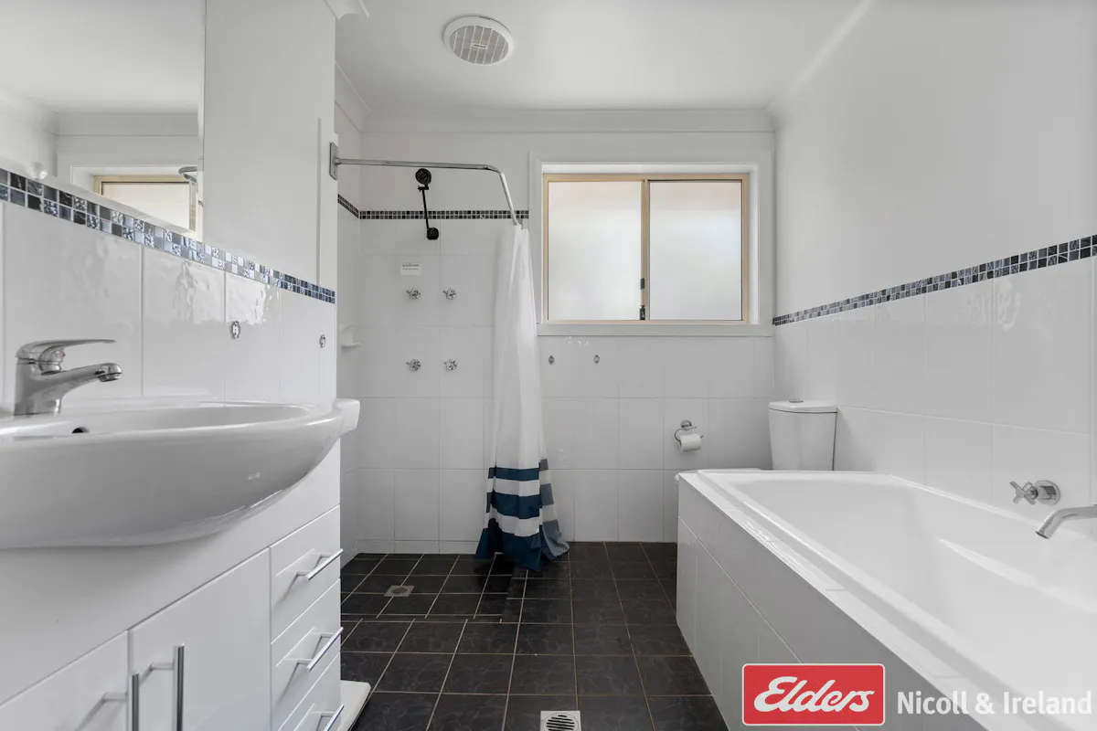 10 Blaxland Drive — photo 11 of 18