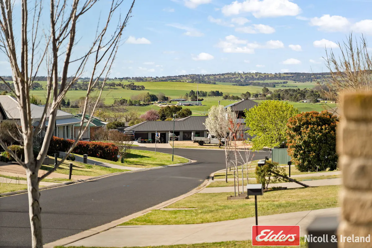 10 Blaxland Drive — photo 5 of 18