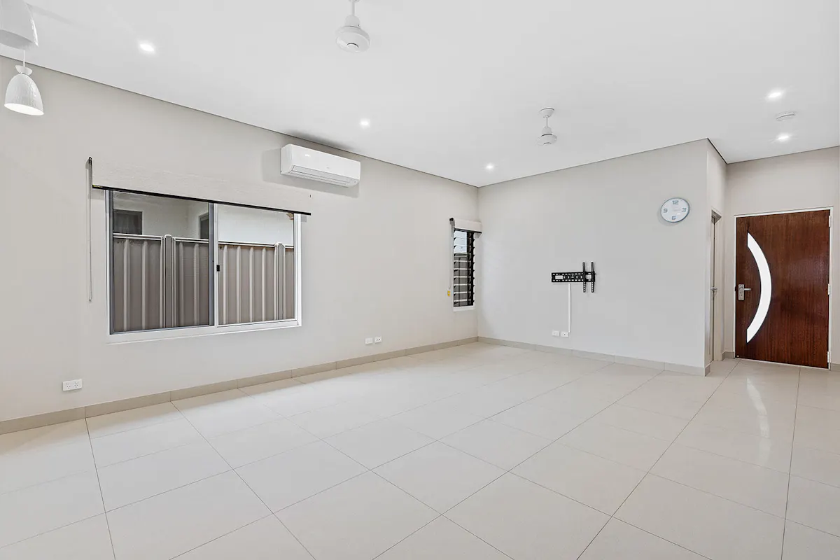 13 Whitegum Crescent — photo 2 of 11