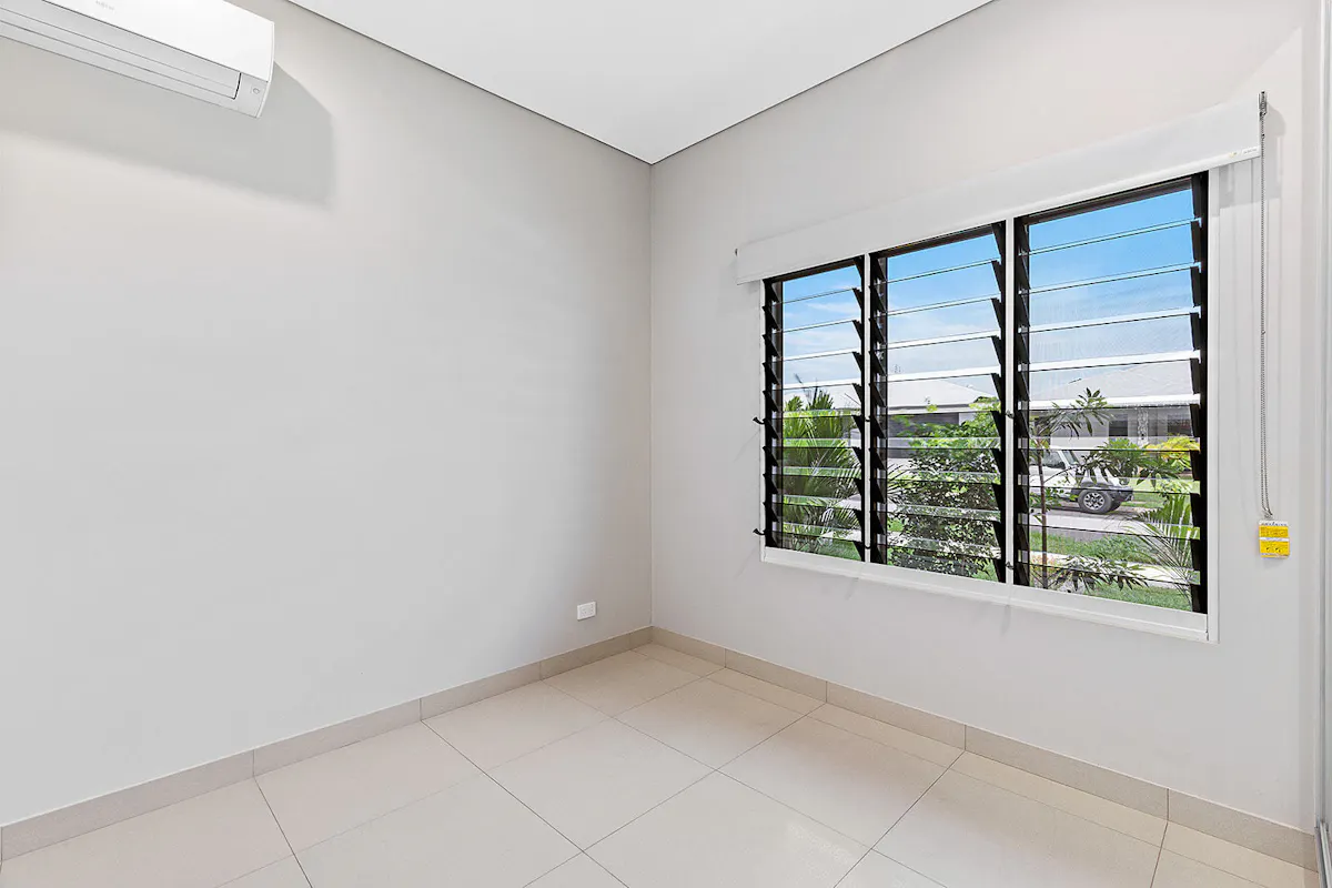 13 Whitegum Crescent — photo 8 of 11