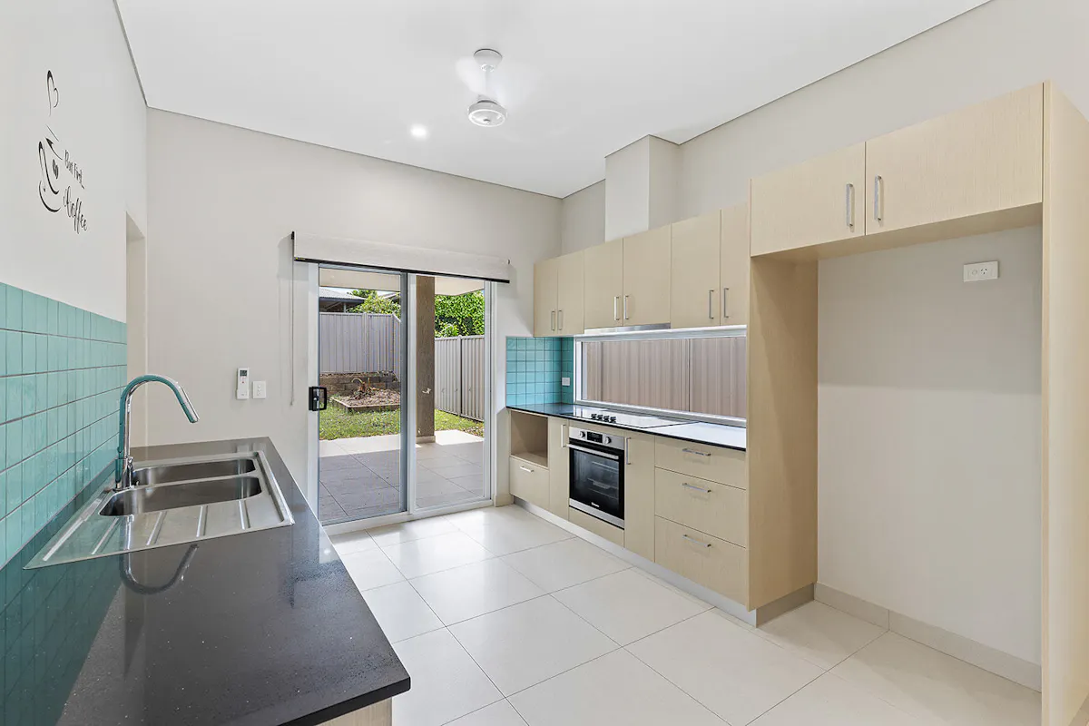 13 Whitegum Crescent — photo 3 of 11