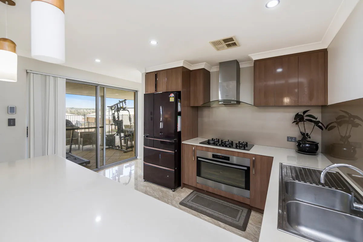 17 Golf Crescent — photo 7 of 30