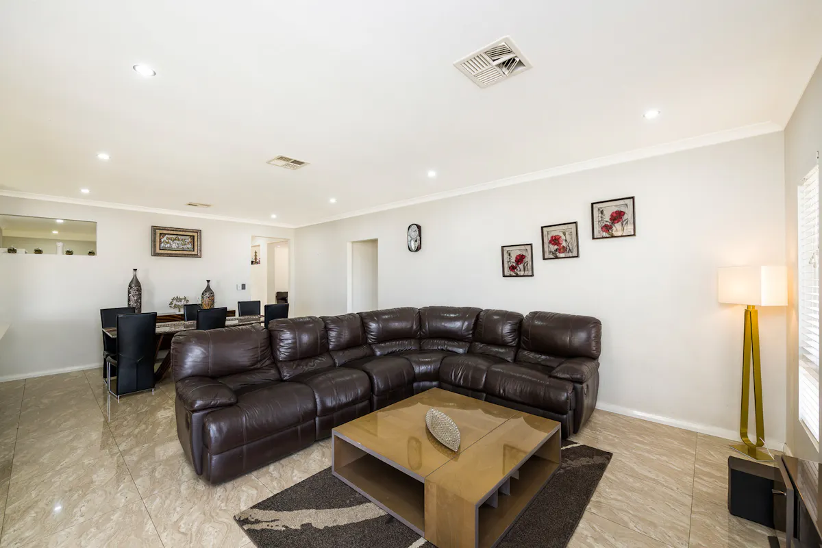 17 Golf Crescent — photo 12 of 30
